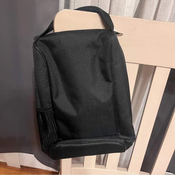 Travelon insulated wine bottle carrier - Picture 3 of 7